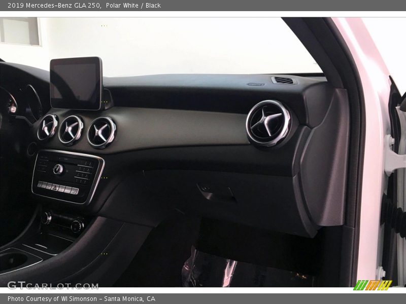 Polar White / Black 2019 Mercedes-Benz GLA 250