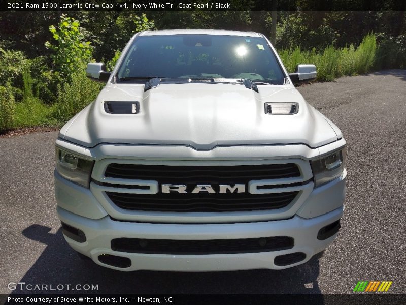 Ivory White Tri-Coat Pearl / Black 2021 Ram 1500 Laramie Crew Cab 4x4