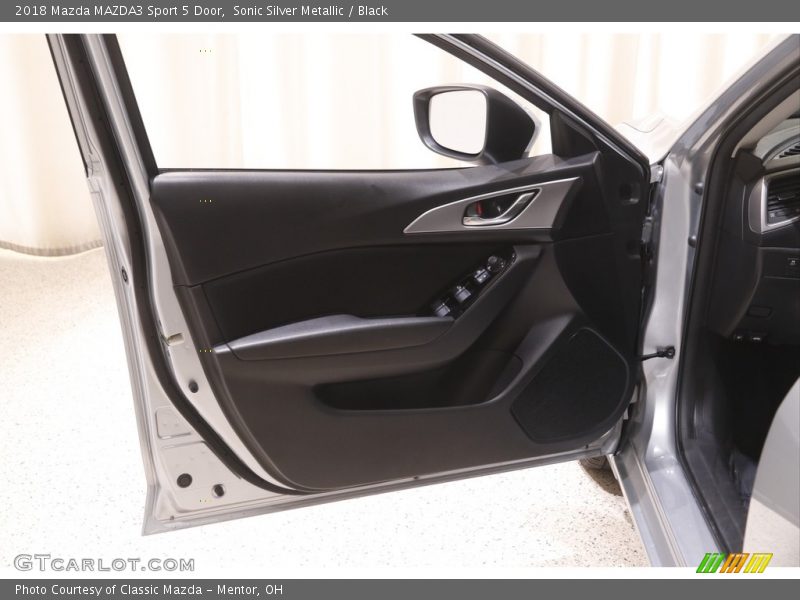 Sonic Silver Metallic / Black 2018 Mazda MAZDA3 Sport 5 Door