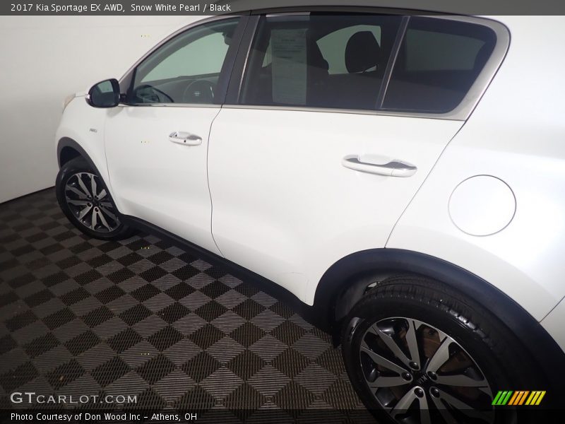 Snow White Pearl / Black 2017 Kia Sportage EX AWD