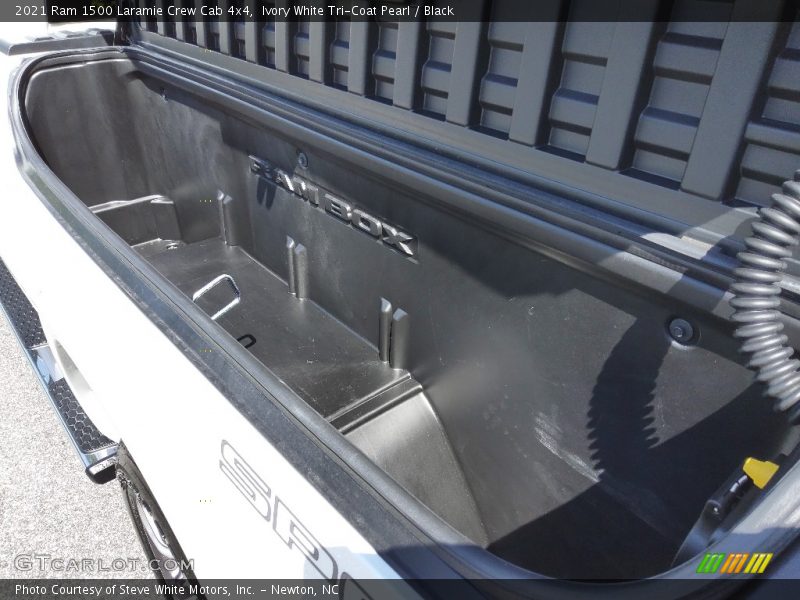 Ivory White Tri-Coat Pearl / Black 2021 Ram 1500 Laramie Crew Cab 4x4