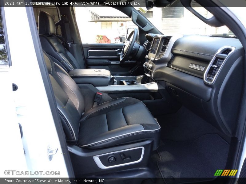 Ivory White Tri-Coat Pearl / Black 2021 Ram 1500 Laramie Crew Cab 4x4