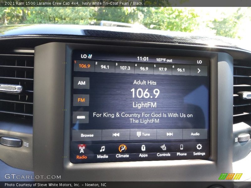 Ivory White Tri-Coat Pearl / Black 2021 Ram 1500 Laramie Crew Cab 4x4