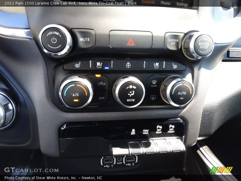 Ivory White Tri-Coat Pearl / Black 2021 Ram 1500 Laramie Crew Cab 4x4