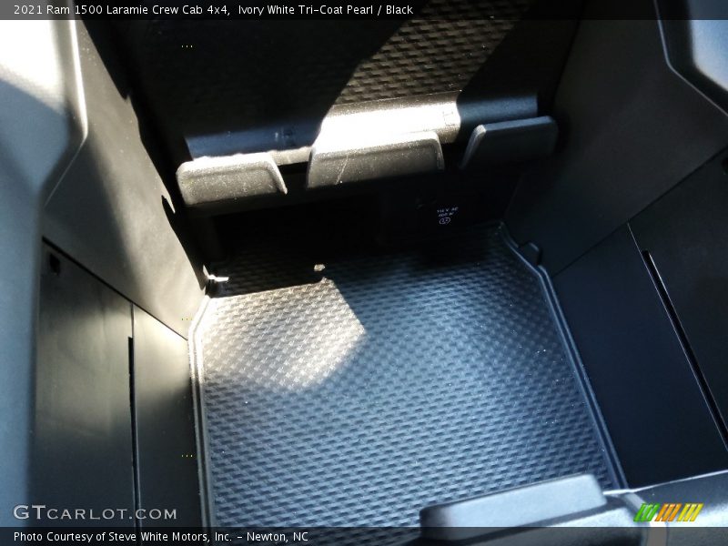 Ivory White Tri-Coat Pearl / Black 2021 Ram 1500 Laramie Crew Cab 4x4