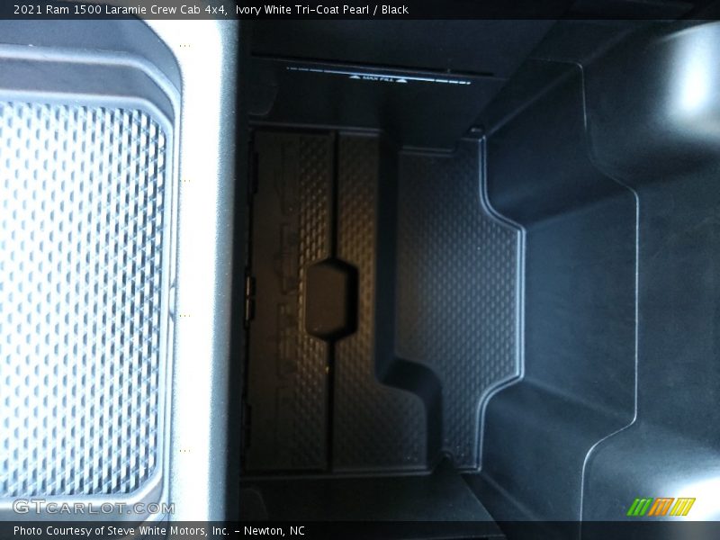 Ivory White Tri-Coat Pearl / Black 2021 Ram 1500 Laramie Crew Cab 4x4