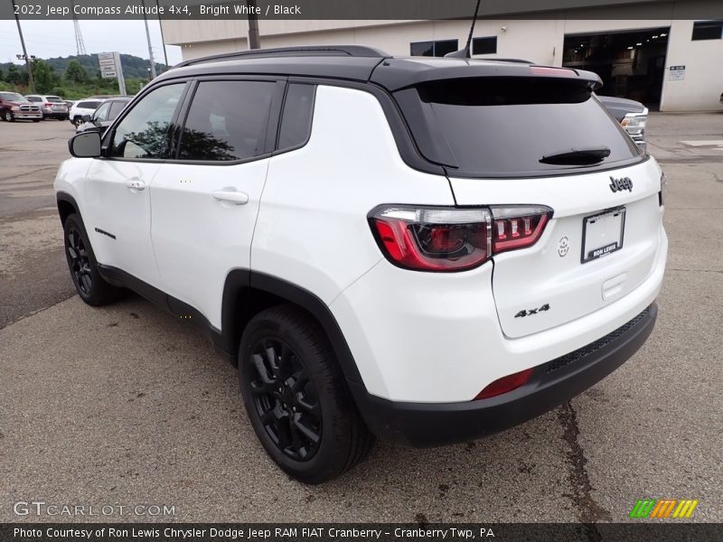 Bright White / Black 2022 Jeep Compass Altitude 4x4