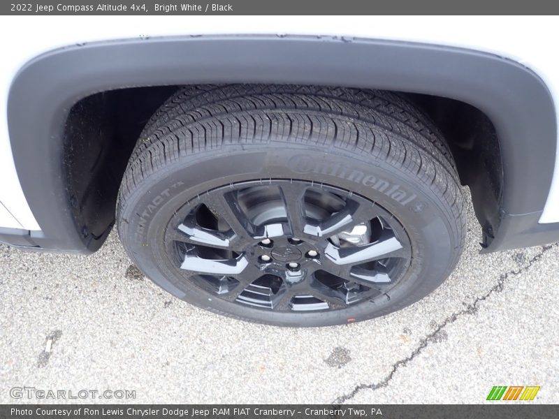 Bright White / Black 2022 Jeep Compass Altitude 4x4