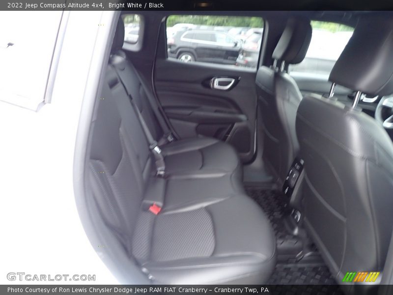 Bright White / Black 2022 Jeep Compass Altitude 4x4