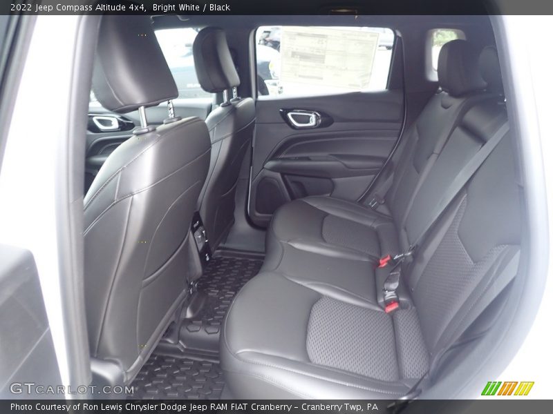 Bright White / Black 2022 Jeep Compass Altitude 4x4