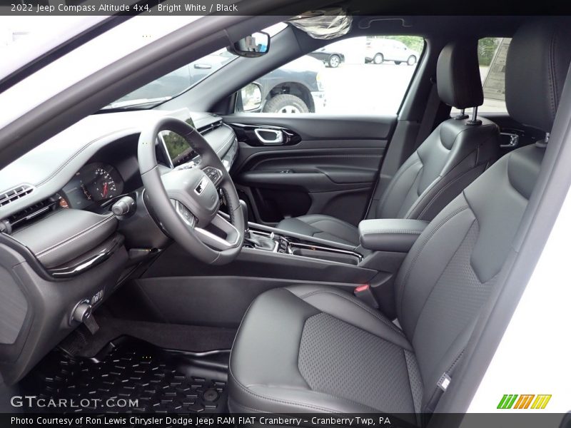 Bright White / Black 2022 Jeep Compass Altitude 4x4