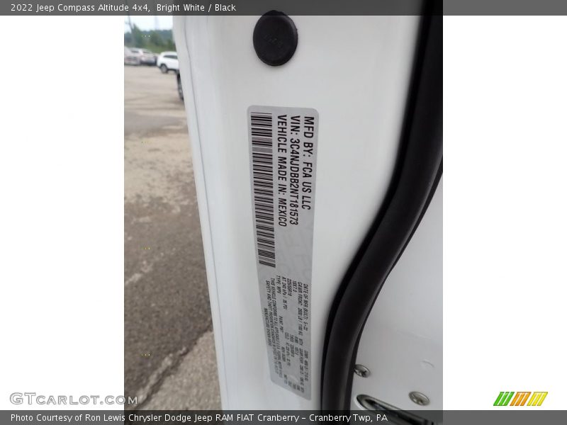 Bright White / Black 2022 Jeep Compass Altitude 4x4