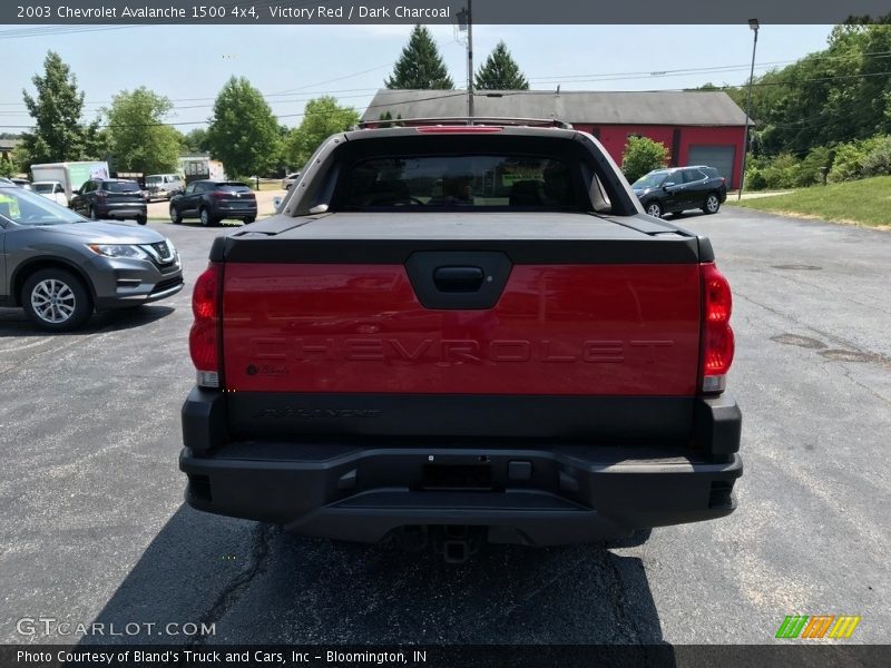 Victory Red / Dark Charcoal 2003 Chevrolet Avalanche 1500 4x4