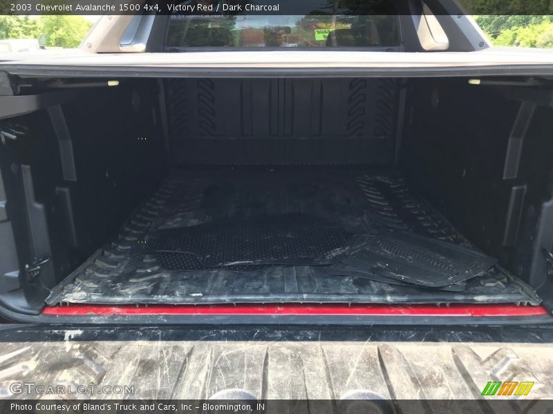 Victory Red / Dark Charcoal 2003 Chevrolet Avalanche 1500 4x4