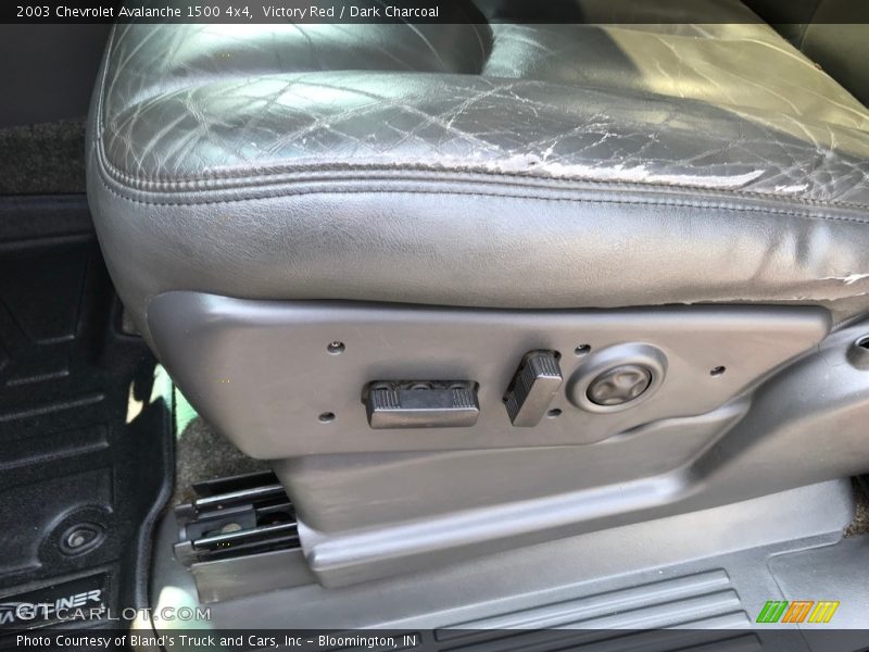 Victory Red / Dark Charcoal 2003 Chevrolet Avalanche 1500 4x4