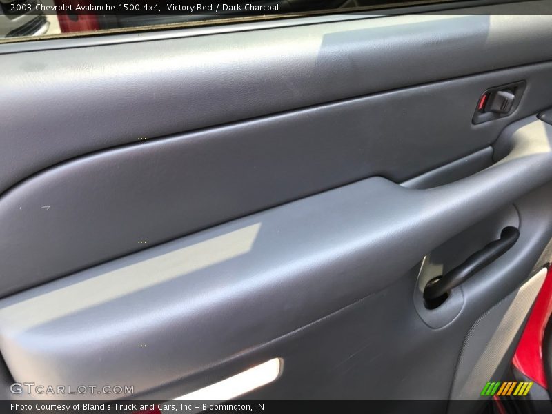 Victory Red / Dark Charcoal 2003 Chevrolet Avalanche 1500 4x4