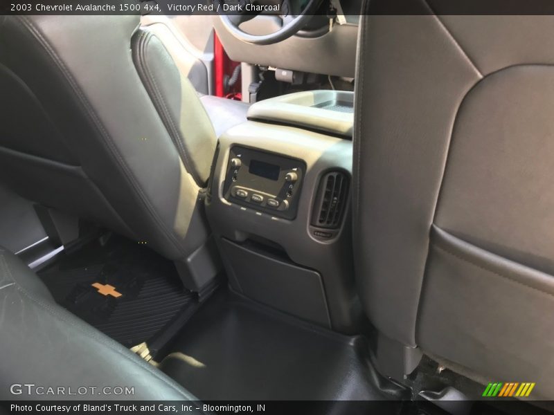 Victory Red / Dark Charcoal 2003 Chevrolet Avalanche 1500 4x4