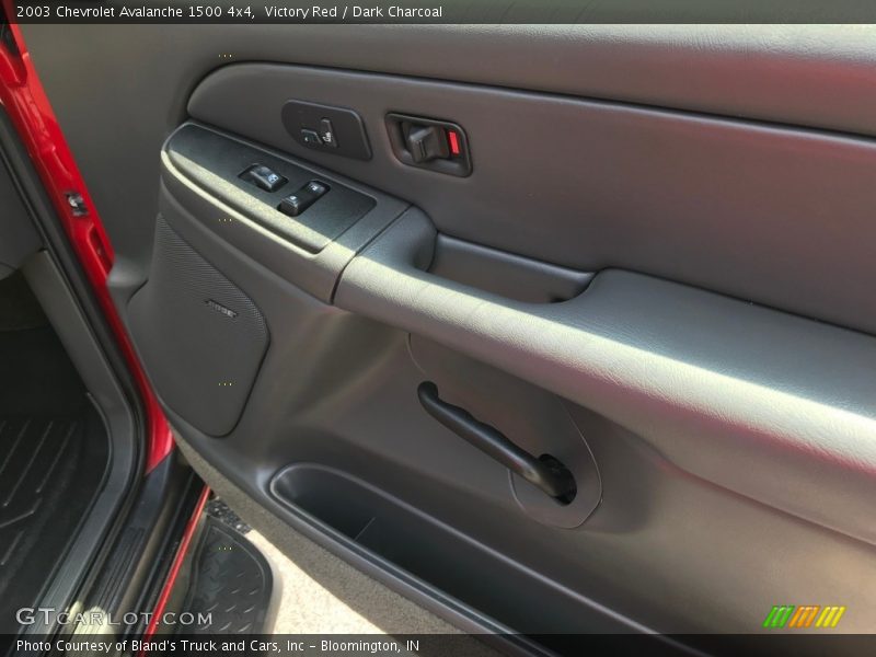 Victory Red / Dark Charcoal 2003 Chevrolet Avalanche 1500 4x4