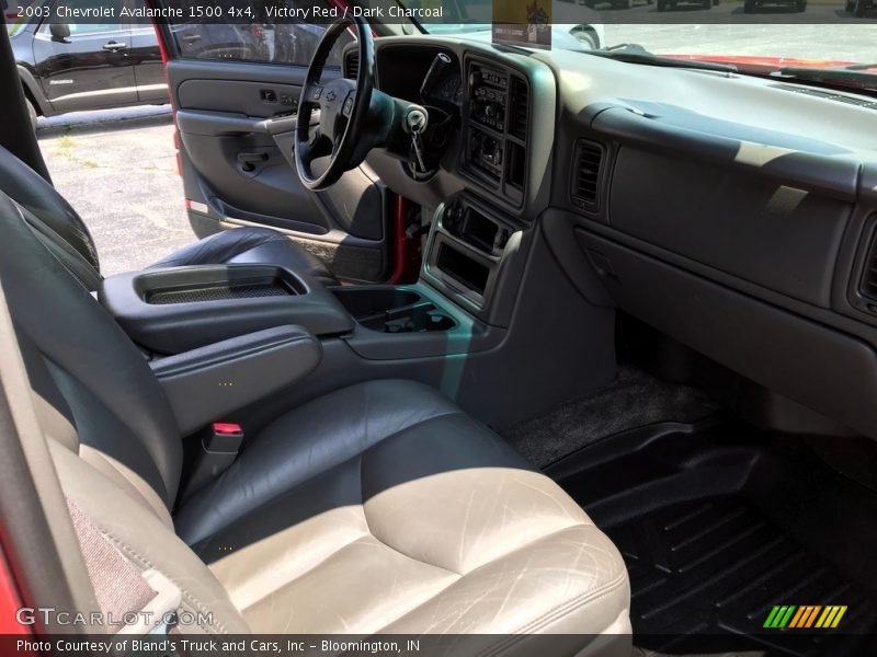 Victory Red / Dark Charcoal 2003 Chevrolet Avalanche 1500 4x4