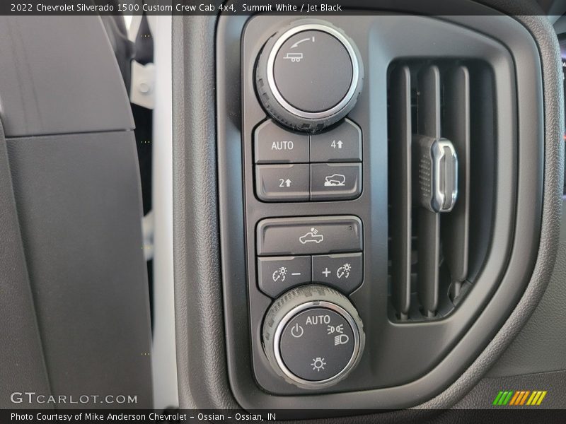 Summit White / Jet Black 2022 Chevrolet Silverado 1500 Custom Crew Cab 4x4