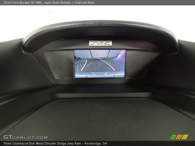 Ingot Silver Metallic / Charcoal Black 2016 Ford Escape SE 4WD
