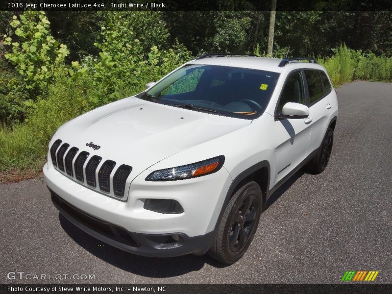 Bright White / Black 2016 Jeep Cherokee Latitude 4x4