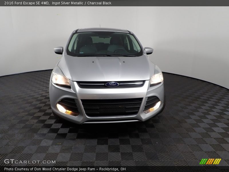 Ingot Silver Metallic / Charcoal Black 2016 Ford Escape SE 4WD