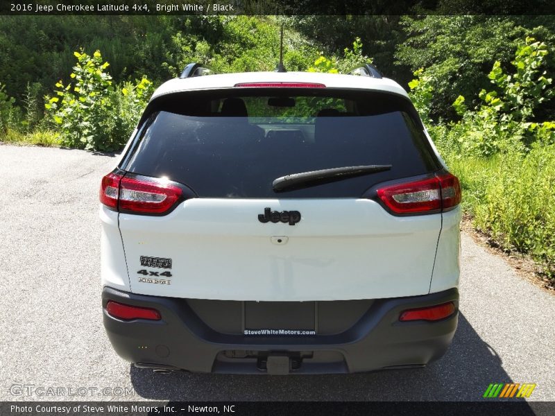 Bright White / Black 2016 Jeep Cherokee Latitude 4x4
