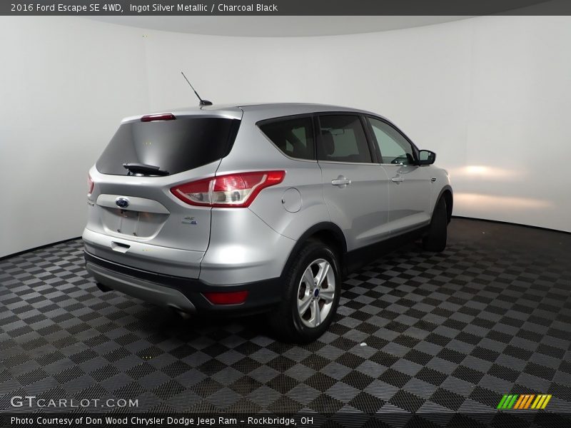 Ingot Silver Metallic / Charcoal Black 2016 Ford Escape SE 4WD