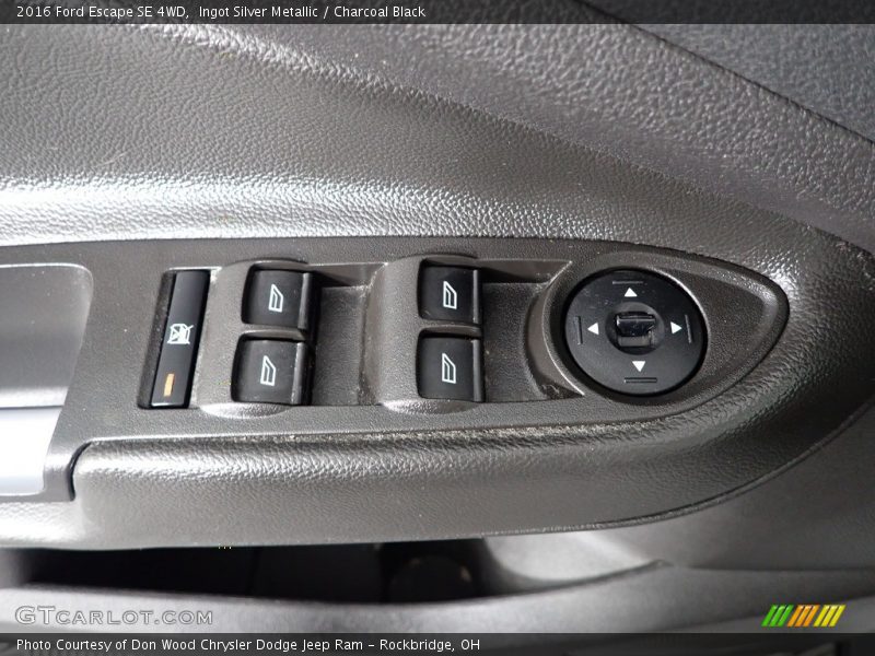 Ingot Silver Metallic / Charcoal Black 2016 Ford Escape SE 4WD