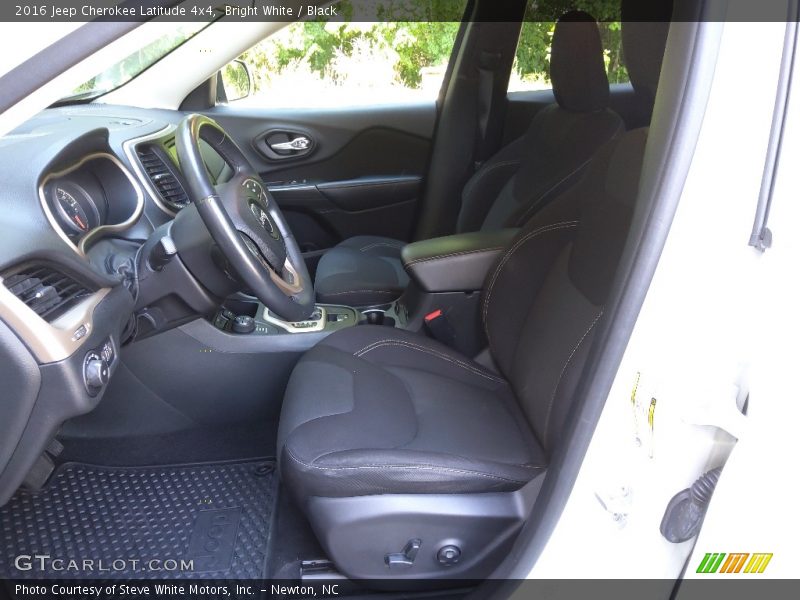 Bright White / Black 2016 Jeep Cherokee Latitude 4x4