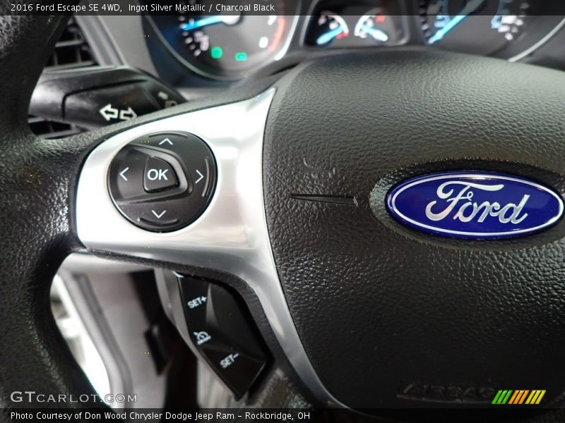 Ingot Silver Metallic / Charcoal Black 2016 Ford Escape SE 4WD