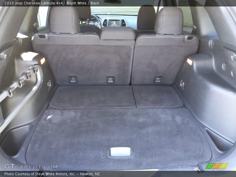 Bright White / Black 2016 Jeep Cherokee Latitude 4x4