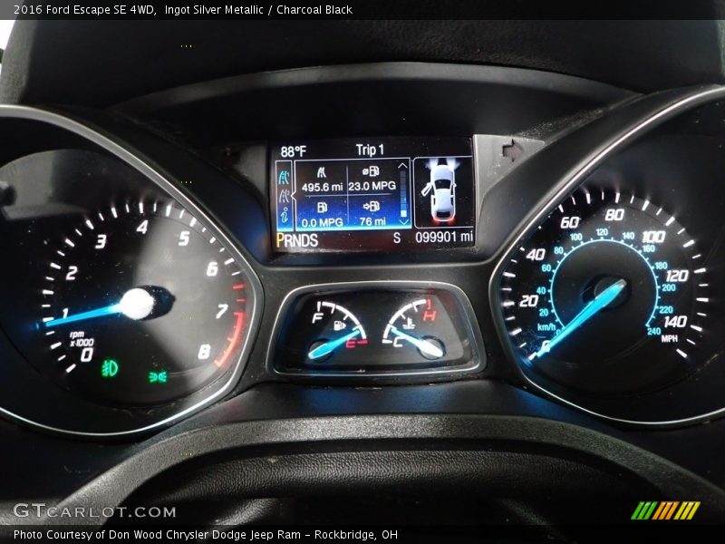 Ingot Silver Metallic / Charcoal Black 2016 Ford Escape SE 4WD