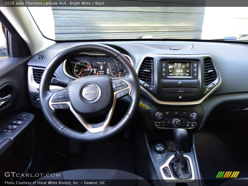 Bright White / Black 2016 Jeep Cherokee Latitude 4x4