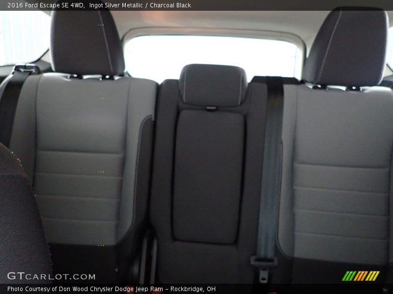 Ingot Silver Metallic / Charcoal Black 2016 Ford Escape SE 4WD