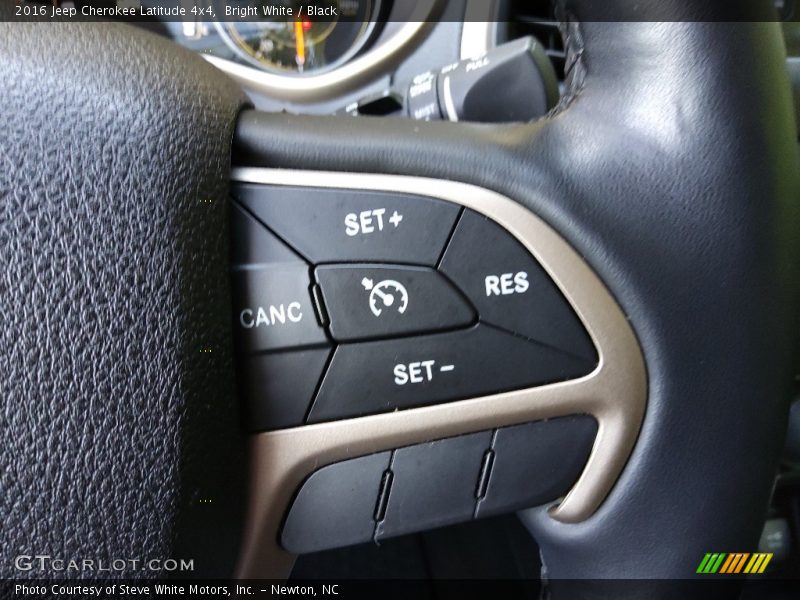 Bright White / Black 2016 Jeep Cherokee Latitude 4x4