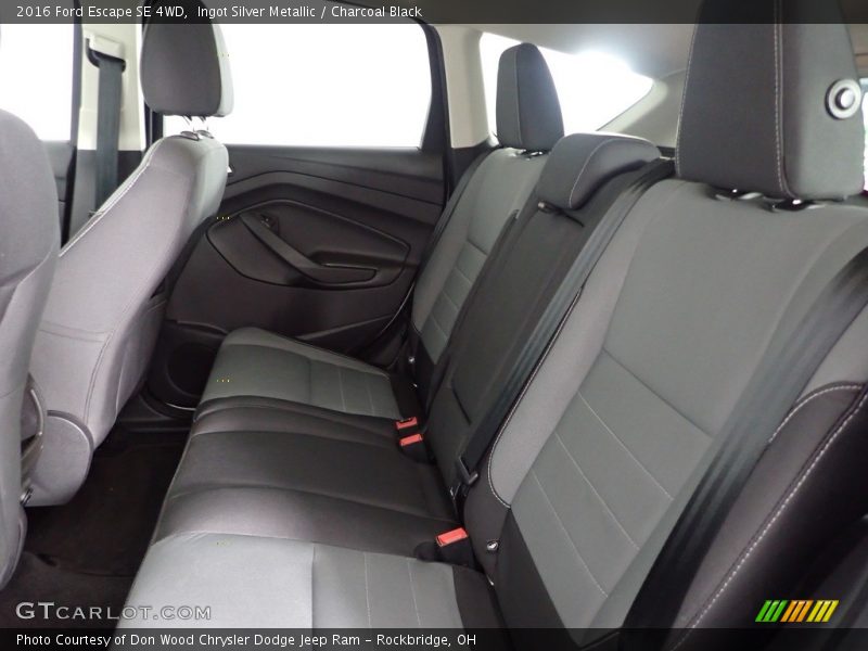 Ingot Silver Metallic / Charcoal Black 2016 Ford Escape SE 4WD