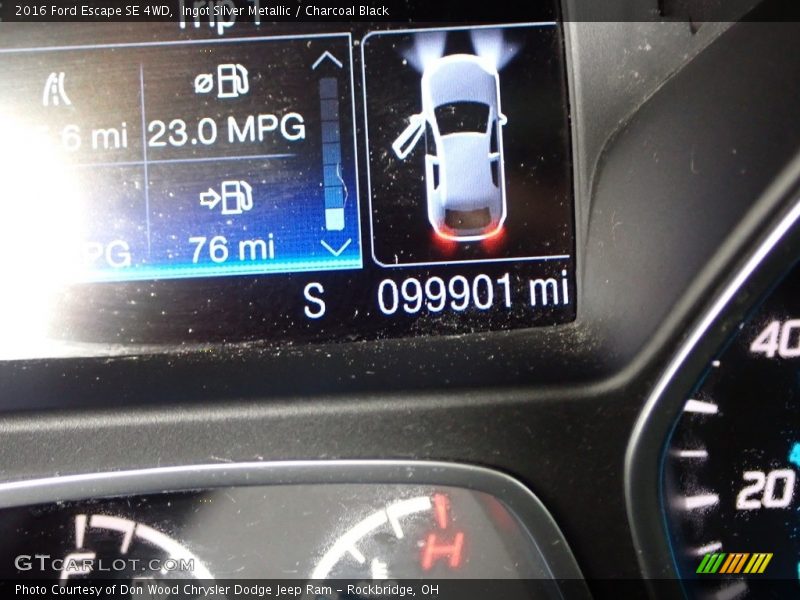 Ingot Silver Metallic / Charcoal Black 2016 Ford Escape SE 4WD