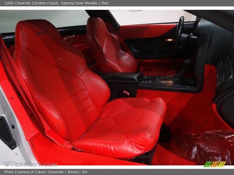 Sebring Silver Metallic / Red 1996 Chevrolet Corvette Coupe