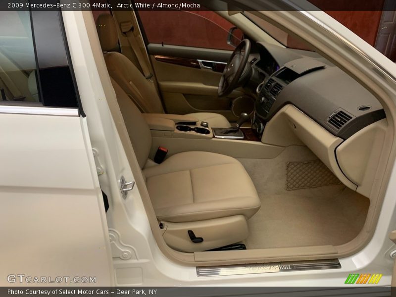 Arctic White / Almond/Mocha 2009 Mercedes-Benz C 300 4Matic