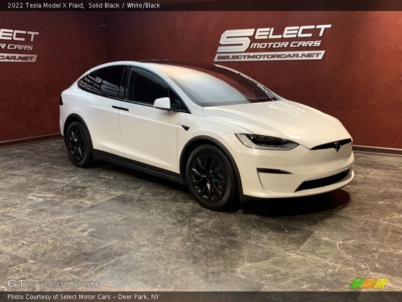 Front 3/4 View of 2022 Model X Plaid