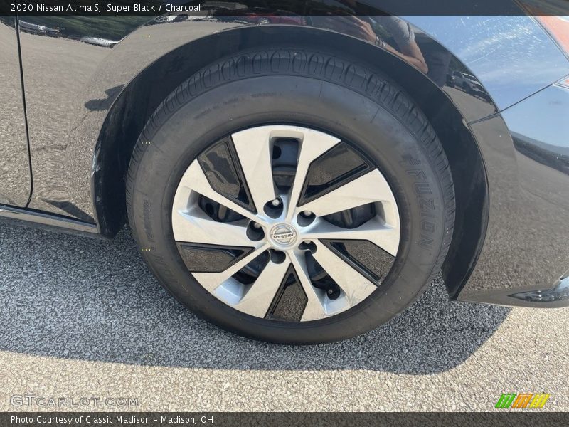 Super Black / Charcoal 2020 Nissan Altima S