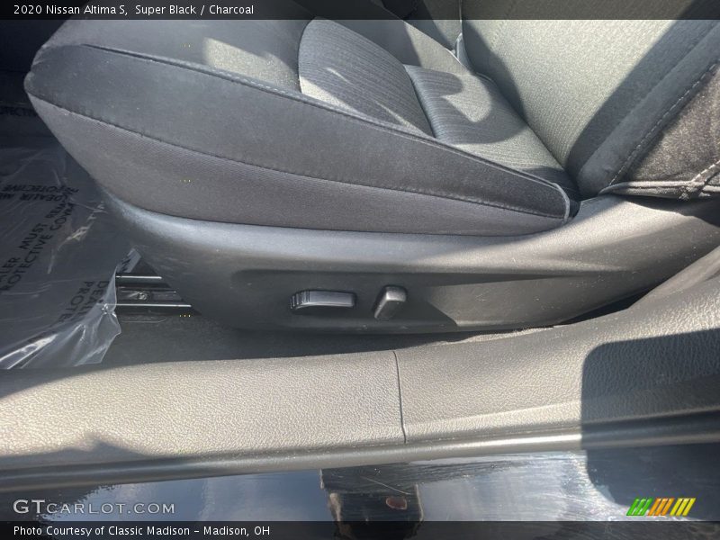 Super Black / Charcoal 2020 Nissan Altima S