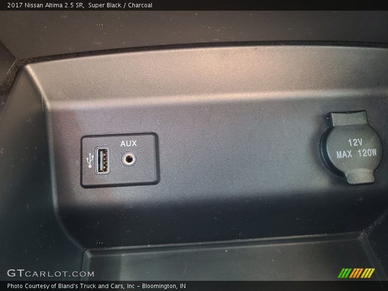 Super Black / Charcoal 2017 Nissan Altima 2.5 SR