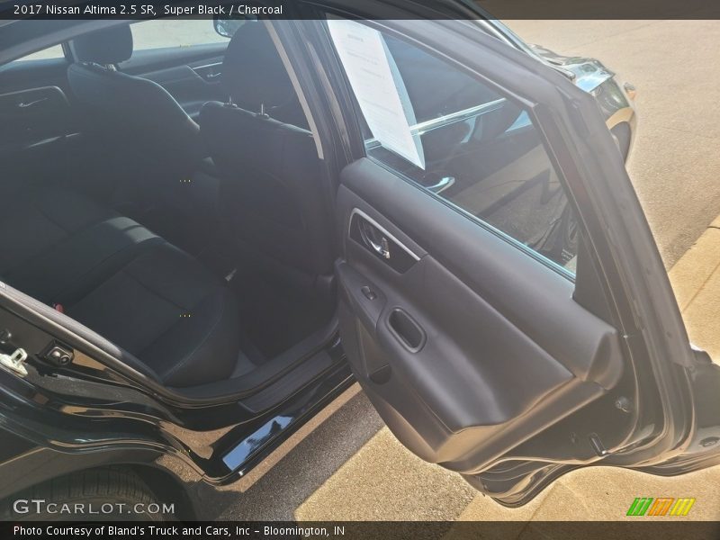 Super Black / Charcoal 2017 Nissan Altima 2.5 SR