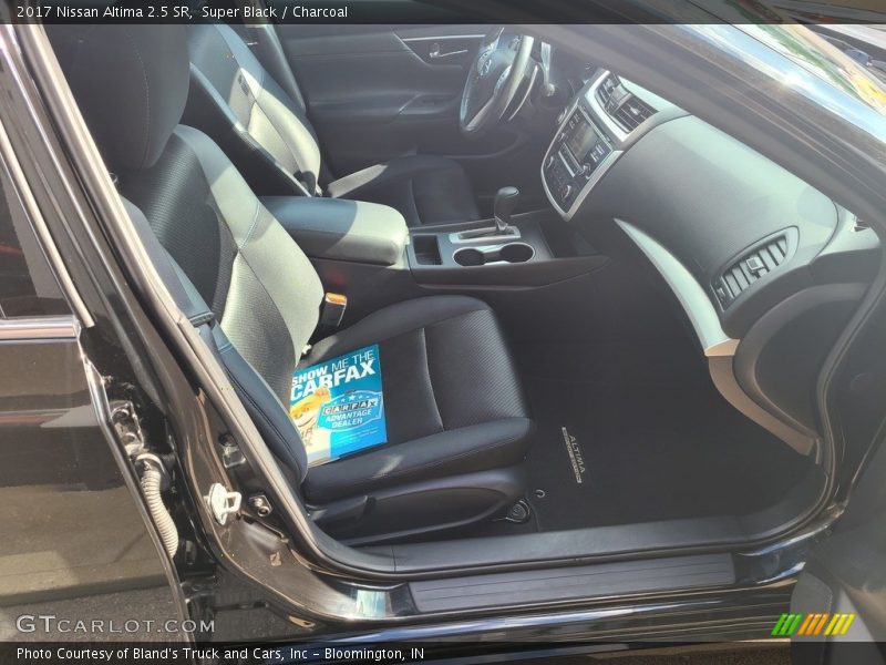 Super Black / Charcoal 2017 Nissan Altima 2.5 SR