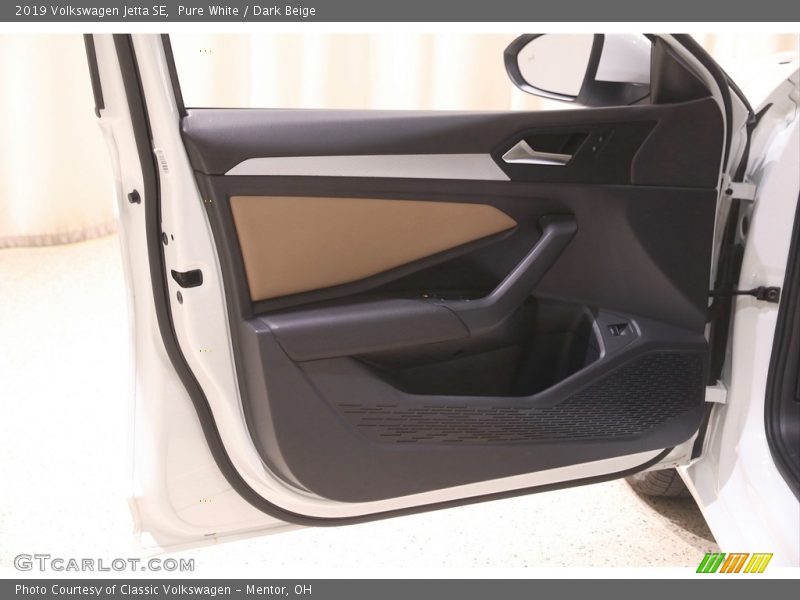 Pure White / Dark Beige 2019 Volkswagen Jetta SE