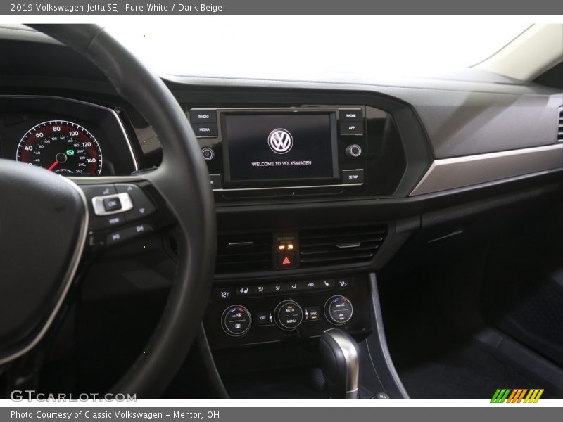 Pure White / Dark Beige 2019 Volkswagen Jetta SE