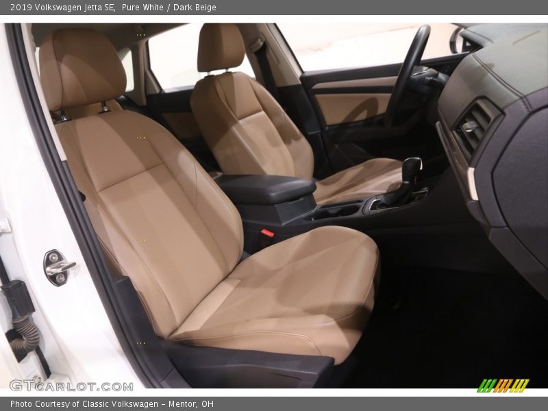 Pure White / Dark Beige 2019 Volkswagen Jetta SE